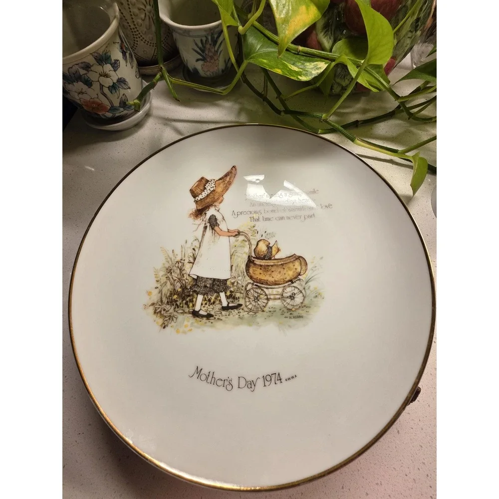 Vintage Holly Hobby Porcelain Mother's Day 1974 Collector Plate